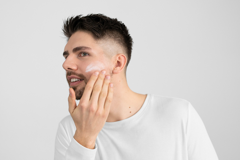 أطباء يؤكدون: الترطيب في الشتاء لا يقل أهمية عن الصيف لحماية الجسم والبشرة