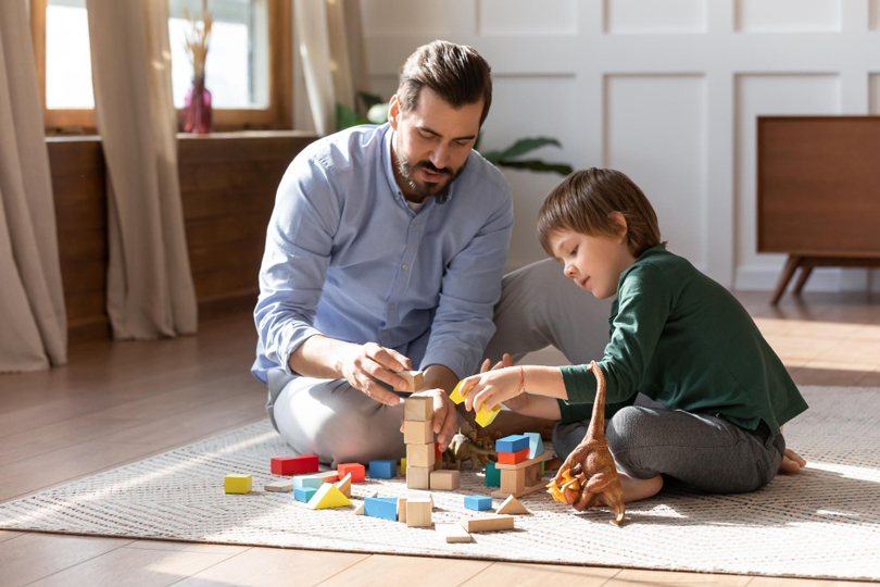 إجازة بلا كلفة: أفكار بسيطة لوقت ممتع ومفيد مع الأطفال داخل المنزل