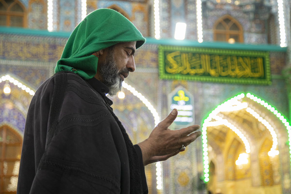 كريم أهل البيت.. آيات ومقامات