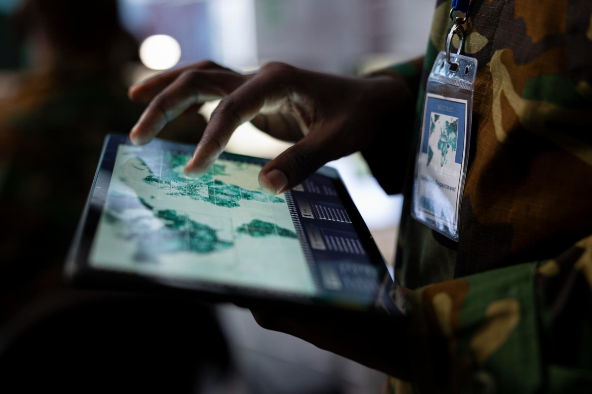 الحرب الإلكترونية في الملاحة.. كيف أصبح نظام GPS هدفًا سهلاً للتشويش خلال النزاعات؟